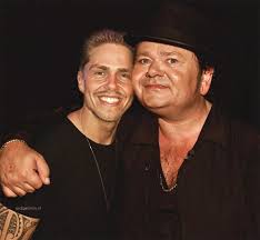 Hierop verschijnen de komende jaren alle (live)video's in de best beschikbare kwaliteit. Andre Hazes Reageert Geemotioneerd Op Beeldmanipulatie Vader En Zoon Foto Ad Nl