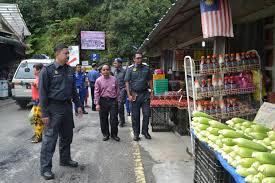 Brinchang weekend night market daireye 1 km, orang asli village ise sadece 0.7 km uzaklıktadır. Facebook