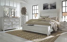 The drawers are deep and the grain is beautiful! Kanwyn Queen Panel Bed With Storage Bench B777b6 54s 57 96 Complete Beds Furniture Warehouse Il