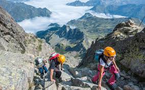 Despite possessing neither a glacier nor the mountain offers many routes of ascent; Et Si Vous Aussi Vous Tentiez L Ascension De L Ossau La Republique Des Pyrenees Fr