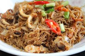 Satu bungkus bihun (tak kisah jenama apa, saya biasa guna jenama jasmin) 1 ulas bawang sederhana besar ( dihiris) 3 ulas bawang merah 3 ulas bawang putih setengah gengam ikan bilis ( direndam) setengah. Mee Hoon Goreng Yang Sangatlah Sedap Nyer Azie Kitchen
