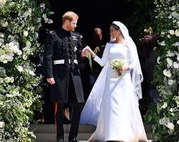 The wedding dress worn by meghan markle at her wedding to prince harry on 19 may 2018 was designed by the british fashion designer clare waight keller, artistic director of the fashion house givenchy. Meghan Markle S Wedding Dress To Go On Display In New Exhibition News Evenements 1008395