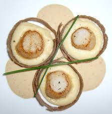 St Jacques Poelees Puree Fine De Topinambour Croustillants De Ble Noir Et Sauce Vanille Bourbon Poelees Ble Noir Vanille Bourbon