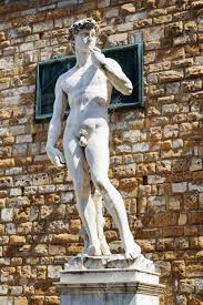Infatti davanti alla facciata spiccano nella loro bellezza le statue del marzocco e la giuditta e oloferne (l'originale si trova oggi al museo del bargello), entrambe capolavori di donatello. Full Size Nachbildung Der Ursprunglichen Statue Des David Michelangelo Vor Dem Palazzo Vecchio Auf Der Piazza Della Signoria Florenz Italien Florenz Ist Ein Beliebtes Touristenziel In Europa Lizenzfreie Fotos Bilder Und Stock Fotografie Image
