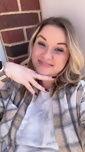 ❄️Snow white farmhouse❄️ Been a while since I've played in the snow, but it  was such a fun day yesterday! We built a snow man, had snow ball fights,  and warmed up