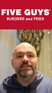 🔥 Hamarosan Budapesten is elérhető lesz a Five Guys gyorsétterem! 👀  Szerinted lesz ekkora adag nálunk is? @Bazska #fiveguys #neked #nekedbe #fyp