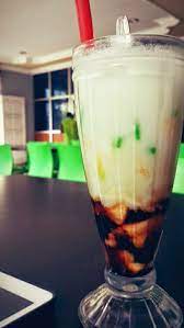 Buat adik adik yang akan melakukan pembuatan tapai ketan atau singkong ketika mendengar tape, apa yang pertama kali muncul dibenak sobat kòsngosan sekalian? Resep Es Tape Singkong Resep Minuman Indonesia