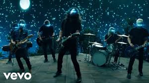 Groep 8 wordt per ongeluk opgesloten in het museum van de toekomst. Foo Fighters The Sky Is A Neighborhood Official Music Video Youtube