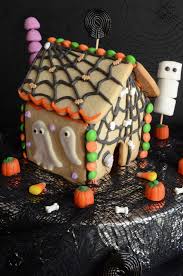 Découvrez comment en faire à la maison. Recette De Maison En Pain D Epices Decore Facon Halloween