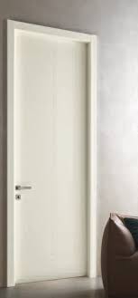 Io stò per mettere 10 porte pivato e dopo vari preventivi i prezzi sono ho comprato tutte porte di pivato porte, ora non ricordo il nome sono in frassino poro aperto bianche ed hanno 4 incisioni orrizzontali, il prezzo. Porte Pivato Vendita Porte Pivato Milano