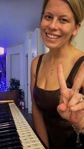 A new skill is coming to life & I love it!🎶🎹🎄, #piano #pianolessons  #silentnight #christmasfun #merrychristmas