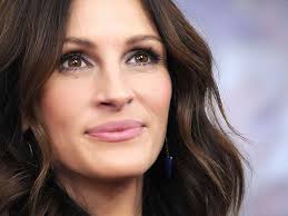 What does Julia Robert do to make 49 look like 39?