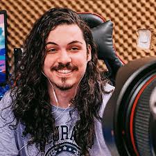 Dublador fez sucesso com vídeo de Neymar e vira madrugadas com futebol