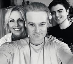 ملف ‏‎NIKKI LOVRICH MAKEUP ARTIST‎‏ الشخصي‎