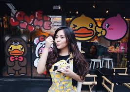 Siapa yang gak kenal dengan rachel vennya. Berbisnis Sejak Sma Ini 5 Hal Yang Bisa Kamu Tiru Dari Rachel Vennya