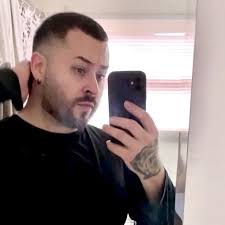 Efrain cabrera (@efronify)