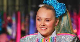 Want to know why she loves bows so much or her advice for what to do when you feel nervous? Jojo Siwa Dishes On Her Fans Her Future And Social Media