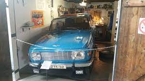 Besitzer einer garage zu sein, bedeutet sicherheit für das eigene mühsam errungene auto.der film zeigt den mühsamen weg zum besitz einer garage.und den we. Typische Ddr Garage Mit Dem Schatzchen Wartburg 353 W Tourist Aufnahme Von Automobile Welt Eisenach Tripadvisor