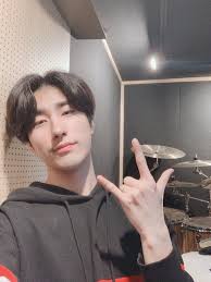 There are 3 onewe albums released to date including 1 studio album titled one and 2 extended plays, feeling good day and make some noise.both the eps were released by the former company of onewe, modern k, while the group itself was known m.a.s 0094 (make a sound 0094). Onewe Harin Sns Update 201106 Onewe