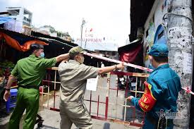 Một phần chợ phú nhuận được phong tỏa tạm thời để phục vụ công tác điều tra dịch tễ. Dknm3ftsgc0svm