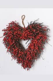A simple valentine's day craft for quick holiday decor that is also budget friendly. 15 Valentine Wreath Ideas Pretty Red Pink Heart Shaped Wreaths For V Day