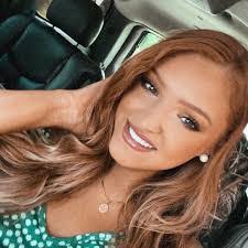 Andrea Griffis's Instagram, Twitter & Facebook