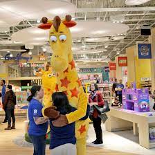 Toys R Us Macy S Team Up To Open In 400 Stores And New Online Shop