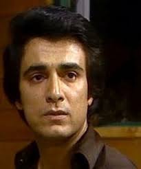 ويغادر سمير غانم إلى مثواه الأخير دون أن تودعه زوجته دلال عبد العزيز، بسبب تواجدها في مستشفى العزل إثر إصابتها بفيروس كورونا قبل أكثر من أسبوعين، وتدهور حالتها في العزل المنزلي، ما استدعى نقلها للمستشفى ووضعها على جهاز الأوكسجين. Ø³Ù…ÙŠØ± Ø­Ø³Ù†ÙŠ ÙˆÙŠÙƒÙŠØ¨ÙŠØ¯ÙŠØ§