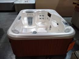 Both materials hold well in water, but cedar has natural oils that give off its unique aromatic fragrance that is popular amongst hot tub owners. 2009 Jetsetter Pearl Redwood Sold Mountain Hot Tub