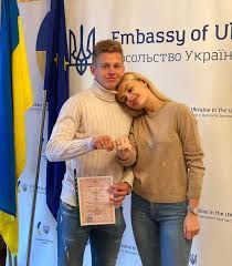 Зінченко неабияк налякав свою дівчину у ванній кімнаті. Zirkovij Futbolist Iz Sumshini Odruzhivsya Na Zirkovij Ukrayinskij Televeduchij Foto Sumski Debati
