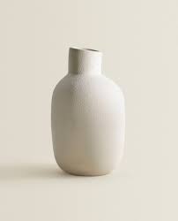 Discover the latest styles in bedding, fragrances, tableware, rugs, lamps, duvet covers, towels and home accessories from the new zara home collection. Vaas Met Textuur Zara Home Holland Zara Home Vase Zara Home Vase