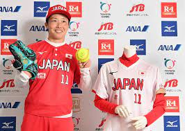 Apr 14, 2021 · セカンドビジターユニフォームを着用して登壇した川端は「これまでも伝統的な白と紺のユニフォームを着ると身が引き締まる思いでしたが、この紅のユニフォームでもより熱い思いを持って日本代表としてプレーできることを楽しみにしています」と笑顔. ã‚½ãƒ•ãƒˆãƒœãƒ¼ãƒ«æ—¥æœ¬ä»£è¡¨æ–°ãƒ¦ãƒ‹ãƒ›ãƒ¼ãƒ  æ—¥ã®ä¸¸ èƒŒè² ã„ ã„ã– æ¯Žæ—¥æ–°èž