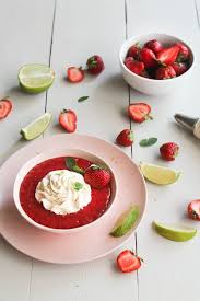 Soupe De Fraise Et Chantilly Coco Aime Mange Recette Soupe De Fraises Repas Amoureux Recettes De Cuisine