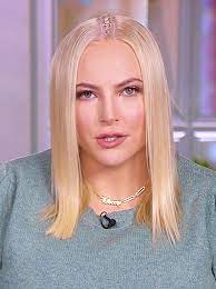 Jul 02, 2021 · meghan mccain may be leaving the view, but desus nice and the kid mero have already found her next gig.in a new episode of their showtime talk show, the duo suggested that mccain, who's known for her bizarre hairdos, should host a show where she judges black hairstyles now that she's free from her abc contract. Meghan Mccain Gets Short Hair Makeover With Center Part Hollywood Life