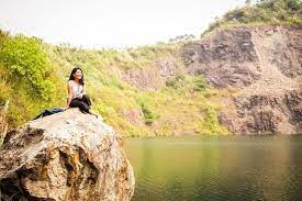 Dengan pesonanya yang menawan, danau ini ternyata terbentuk dari eksplorasi penambangan pasir yang dulu dilakukan oleh pt jaya readymax. Harga Tiket Masuk Dan Lokasi Danau Quarry Rumpin Bogor