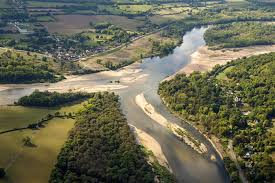 The department of allier has the number 03 and is divided into 3 districts , 35 townships and 320 municipalities. Le Bec D Allier Site Wwf Nievre Tourisme