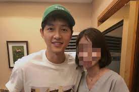 In the videos, song joong ki and jeon yeo bin are seen being playful with each other. Who Is The Woman Seen With K Drama Star Song Joong Ki In First Pictures Since His Divorce From Song Hye Kyo South China Morning Post