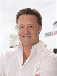 Lloyd Engel's Instagram, Twitter & Facebook