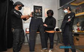 Sertai program pembangunan usahawan 1 malaysia dengan menjadi ahli kepadabina usahawan consultancy dengan yuran pendaftaran rm499.00 seumur hidup. Bernama Raw Denim House Produk Usahawan Desa Ke Mata Dunia