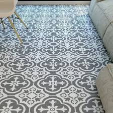 30 Idees De Decoration Pour Styliser Le Sol De Votre Maison Carrelage Adhesif Sticker Carrelage Revetement De Sol En Vinyle