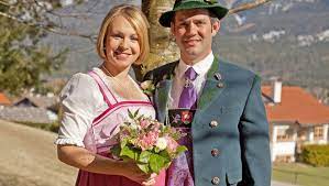 Magdalena neuner stellt in ihrer mit ihrem zweiten vornamen konnte sie sich jedoch behaupten, weil ihr mann nach der entbindung so viel erbarmen mit ihr hatte: Hochzeit Von Magdalena Neuner Ex Biathlon Star Heiratet Josef Holzer Der Spiegel