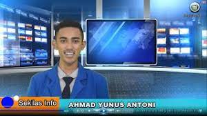 Teks berita adalah sebuah teks yang melaporkan suatu kejadian, yang berisi informasi yang terjadi. Contoh Pembawa Berita Televisi Multimedia Youtube