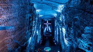 Una vez en esta ciudad, visitaremos su famosa catedral de sal. La Catedral De Sal De Colombia Que Esta Bajo Tierra