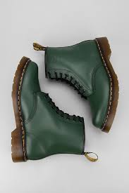 Instead of just complementing grunge or gothcore looks — two aesthetics this bulky footwear choice tends to be associated with — dr. Cool Grunge Clothes Check Out This Awesome Dr Martens 1460 8 Eye
