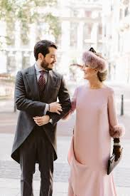 Ser madrina de una boda es todo un honor. Mantilla Madrinas Innovias