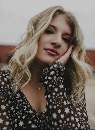 Miranda Prater's Instagram, Twitter & Facebook