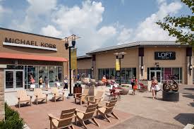 Chesterfield has three malls, two of which are outlet malls as well as a strip mall called the chesterfield commons. Restaurants Near St Louis Premium Outlet Mall Nar Media Kit