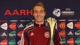 Dänemarks christian eriksen bricht auf dem platz zusammen. Erikson Und Pedersen In Danemark Geehrt Die Uefa Uefa Com