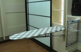 • menteşeli kapaklı dolaplarda orta dik panele, raylı kapaklı dolaplarda sağ ya da sol panele monte edilerek kullanılır. Gizli Utu Masasi Dolap Tasarimlari