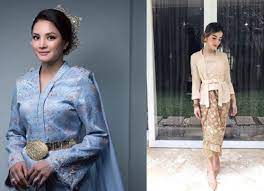 Lagi di kamar mandi, bentar ya wa! sahut tanteku. Rayakan Hari Kartini Ini 5 Model Kebaya Kartini Yang Pas Untuk Para Hijabers Bukareview